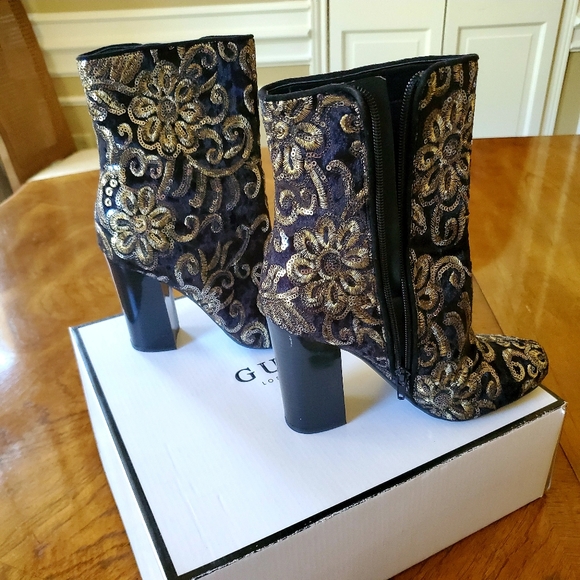 New Guess Lovebugi Brocade Block Heel Booties 7M - Picture 1 of 10